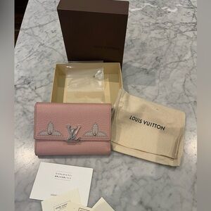 Louis Vuitton Tri-Fold Portefeuille Capucines Leather Rose Ballerine